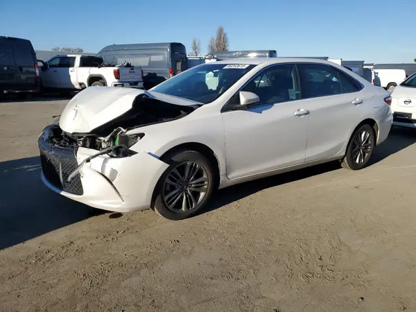 4T1BF1FK2GU249145 2016 TOYOTA CAMRY - Image 1