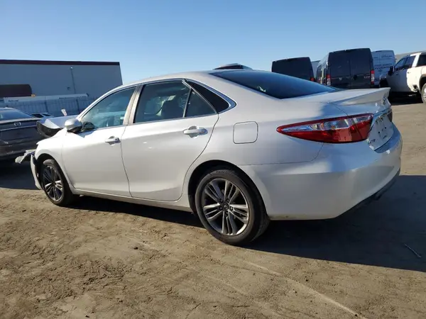 4T1BF1FK2GU249145 2016 TOYOTA CAMRY - Image 2
