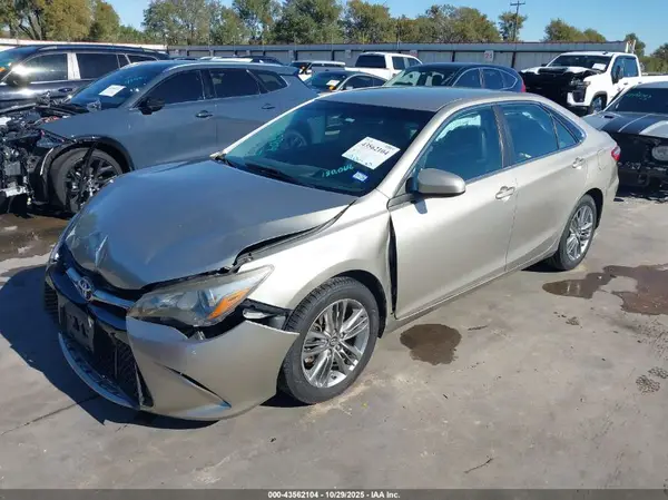 4T1BF1FK2GU250795 2016 TOYOTA CAMRY - Image 2