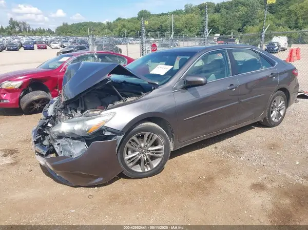 4T1BF1FK2GU250828 2016 TOYOTA CAMRY - Image 2