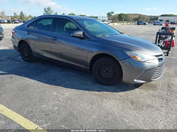 4T1BF1FK2GU251803 2016 TOYOTA CAMRY - Image 1