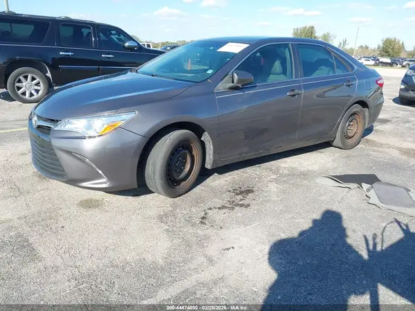 4T1BF1FK2GU251803 2016 TOYOTA CAMRY - Image 2