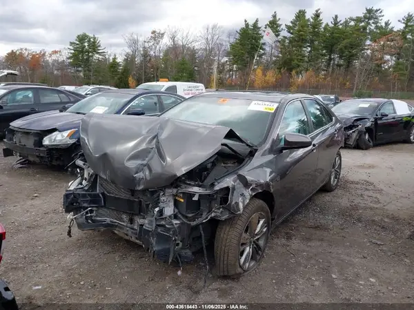 4T1BF1FK2GU252563 2016 TOYOTA CAMRY - Image 2