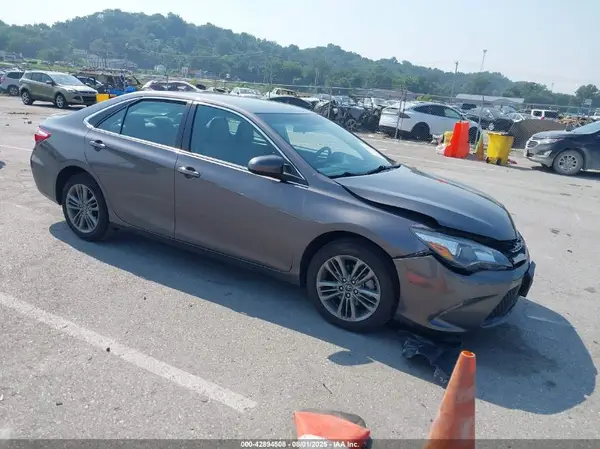 4T1BF1FK2GU256242 2016 TOYOTA CAMRY - Image 1
