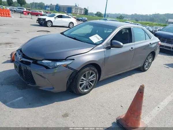 4T1BF1FK2GU256242 2016 TOYOTA CAMRY - Image 2