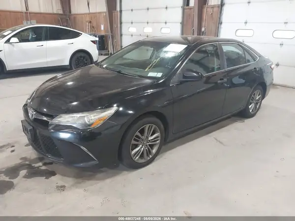 4T1BF1FK2GU257469 2016 TOYOTA CAMRY - Image 2