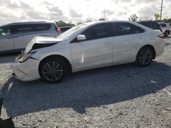 4T1BF1FK2GU258931 2016 TOYOTA CAMRY - Image 1