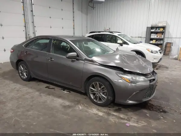 4T1BF1FK2GU258993 2016 TOYOTA CAMRY - Image 1