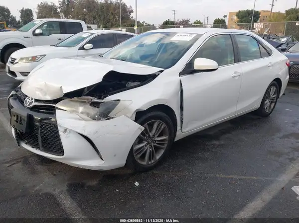 4T1BF1FK2GU261392 2016 TOYOTA CAMRY - Image 2