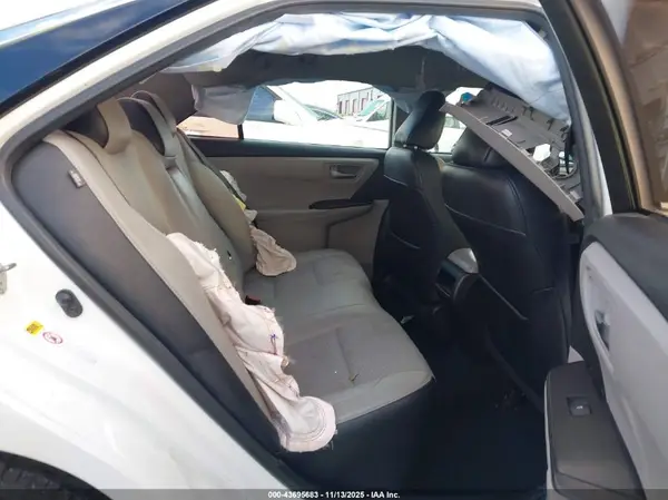 4T1BF1FK2GU261392 2016 TOYOTA CAMRY - Image 8