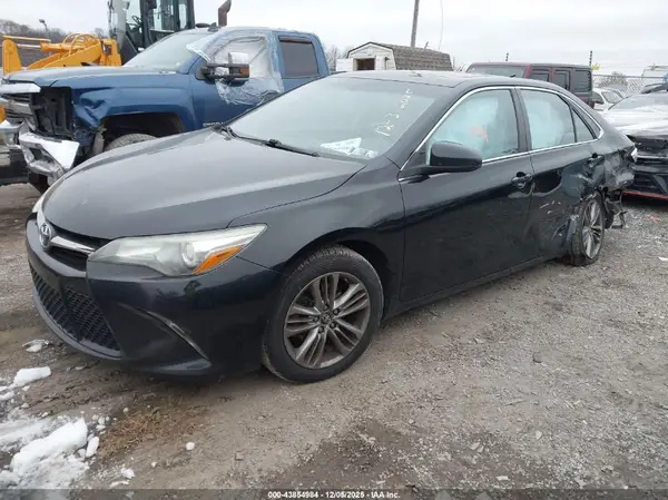 4T1BF1FK2GU262042 2016 TOYOTA CAMRY - Image 2