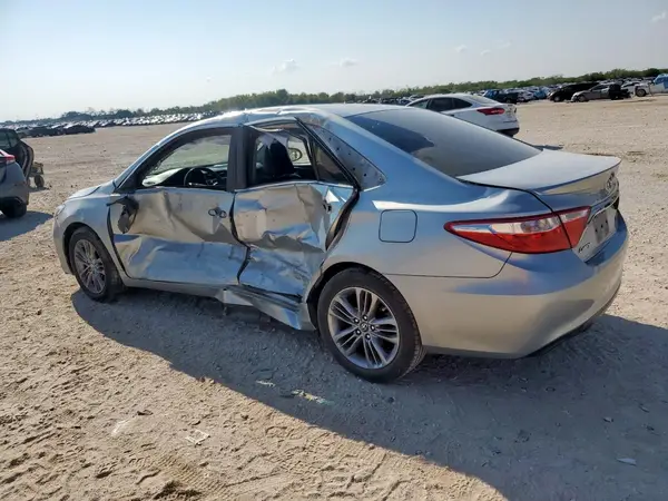 4T1BF1FK2GU262560 2016 TOYOTA CAMRY - Image 2