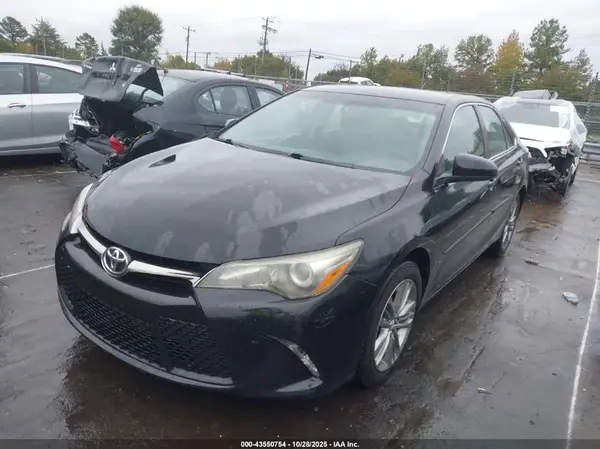 4T1BF1FK2GU265605 2016 TOYOTA CAMRY - Image 2