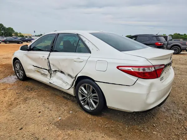 4T1BF1FK2GU266270 2016 TOYOTA CAMRY - Image 2