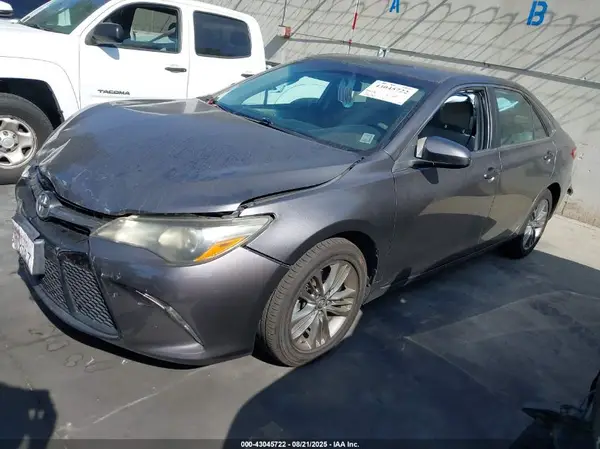 4T1BF1FK2GU266883 2016 TOYOTA CAMRY - Image 2