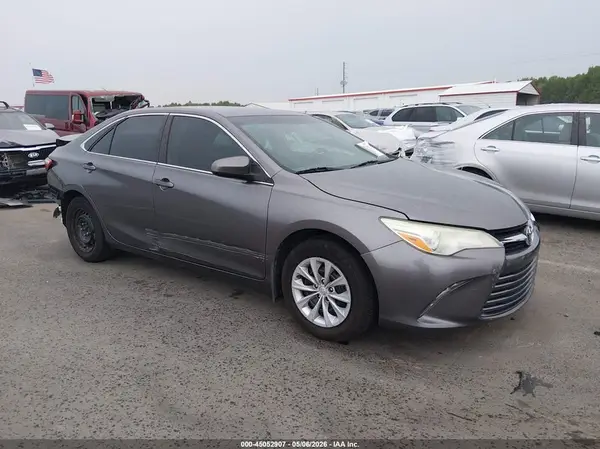 4T1BF1FK2GU502383 2016 TOYOTA CAMRY - Image 1