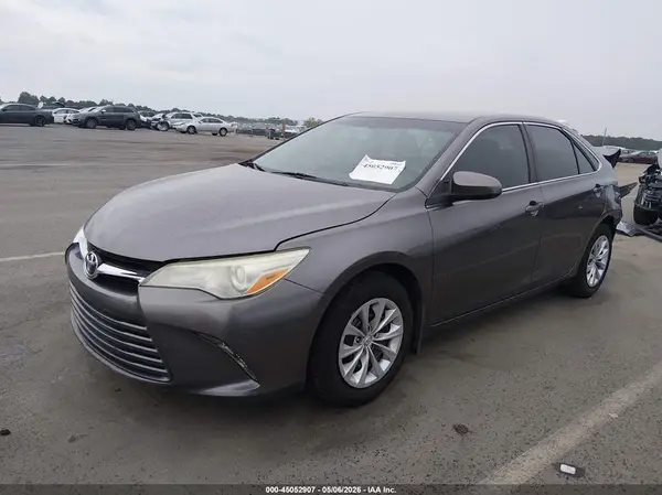 4T1BF1FK2GU502383 2016 TOYOTA CAMRY - Image 2