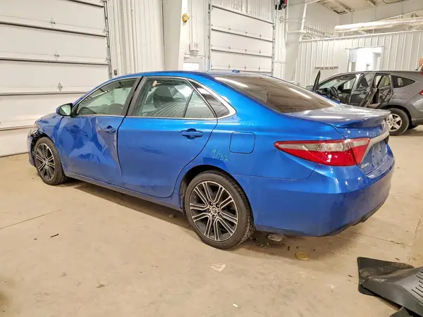 4T1BF1FK2GU503744 2016 TOYOTA CAMRY - Image 2
