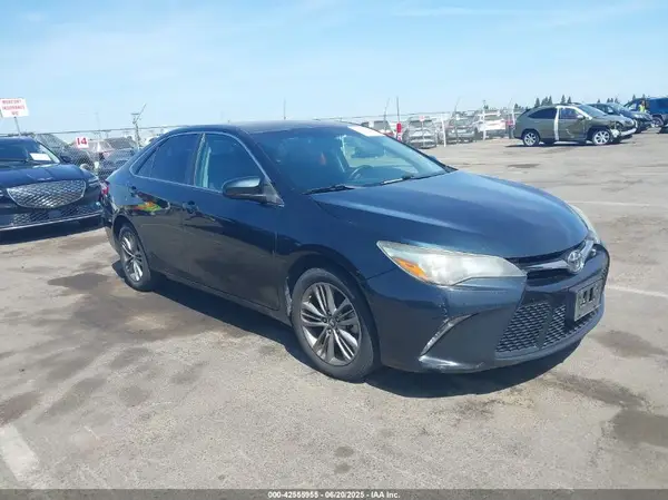 4T1BF1FK2GU504022 2016 TOYOTA CAMRY - Image 1