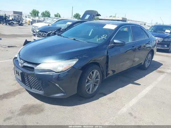 4T1BF1FK2GU504022 2016 TOYOTA CAMRY - Image 2