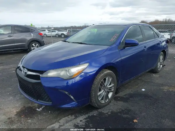 4T1BF1FK2GU505879 2016 TOYOTA CAMRY - Image 2