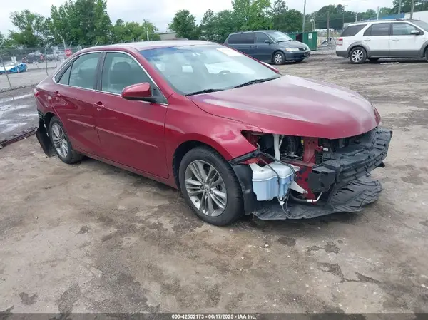 4T1BF1FK2GU507602 2016 TOYOTA CAMRY - Image 1