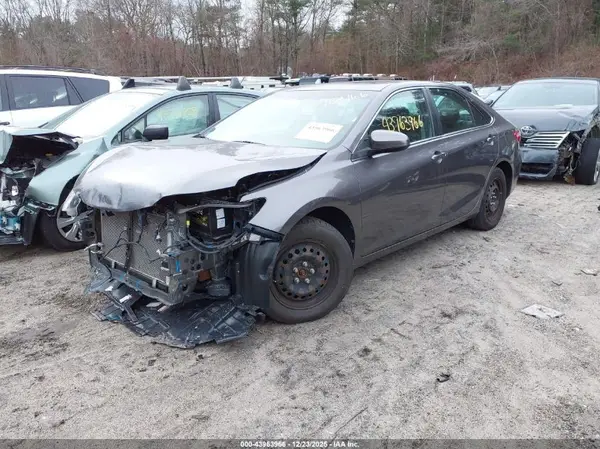 4T1BF1FK2GU508555 2016 TOYOTA CAMRY - Image 2