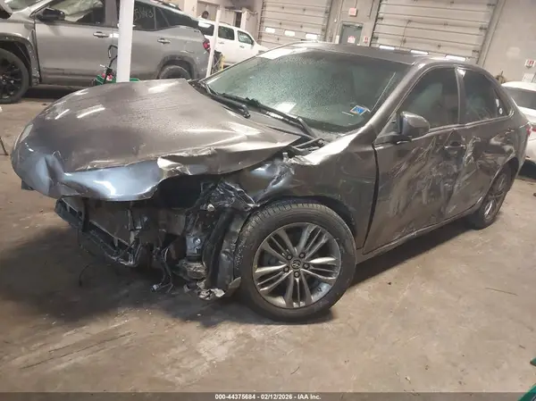 4T1BF1FK2GU508829 2016 TOYOTA CAMRY - Image 2
