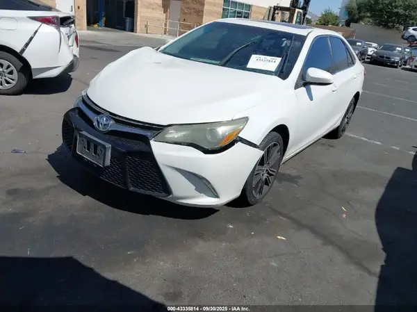 4T1BF1FK2GU510192 2016 TOYOTA CAMRY - Image 2