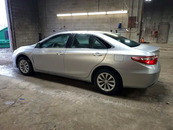 4T1BF1FK2GU513805 2016 TOYOTA CAMRY - Image 2