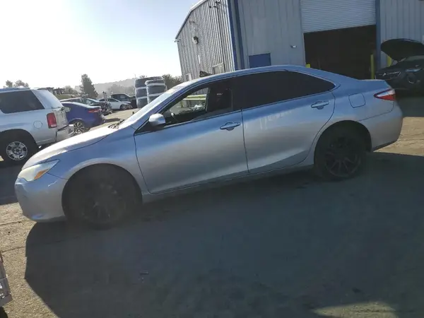 4T1BF1FK2GU513982 2016 TOYOTA CAMRY - Image 1
