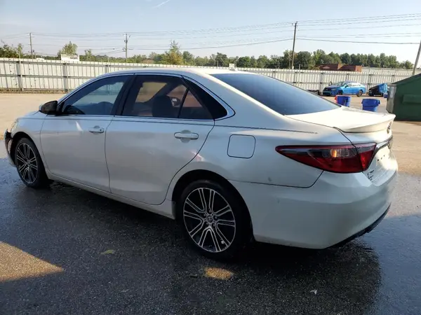 4T1BF1FK2GU514212 2016 TOYOTA CAMRY - Image 2