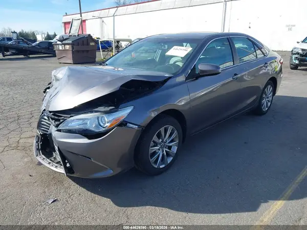 4T1BF1FK2GU516011 2016 TOYOTA CAMRY - Image 2