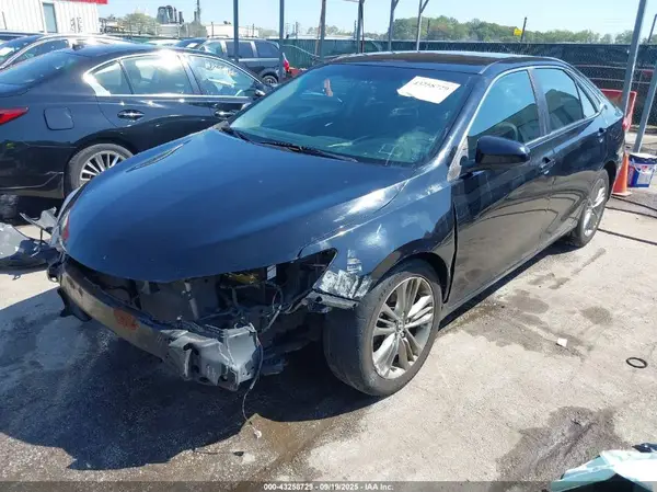 4T1BF1FK2GU516445 2016 TOYOTA CAMRY - Image 2