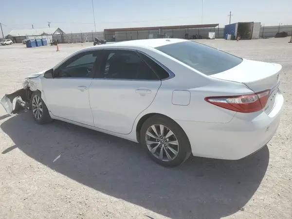 4T1BF1FK2GU516963 2016 TOYOTA CAMRY - Image 2