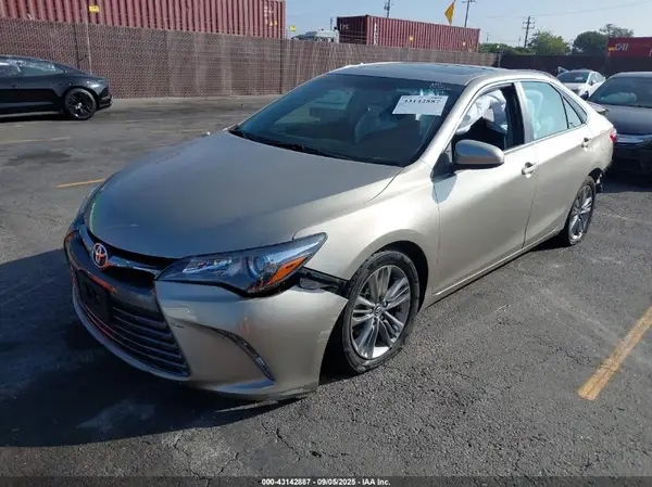 4T1BF1FK2GU517062 2016 TOYOTA CAMRY - Image 2