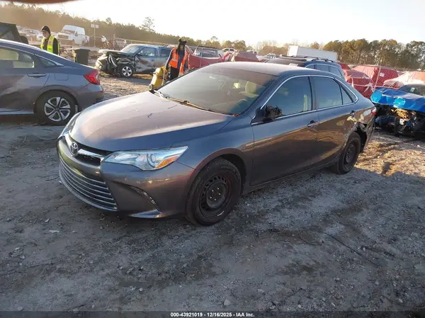 4T1BF1FK2GU517207 2016 TOYOTA CAMRY - Image 2