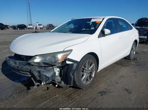 4T1BF1FK2GU517885 2016 TOYOTA CAMRY - Image 2