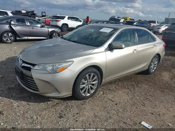 4T1BF1FK2GU518809 2016 TOYOTA CAMRY - Image 2