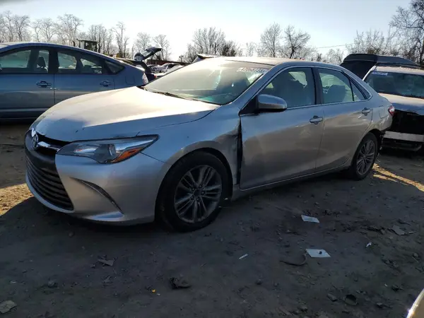 4T1BF1FK2GU519300 2016 TOYOTA CAMRY - Image 1