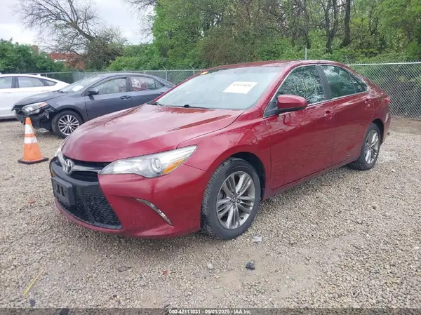 4T1BF1FK2GU523833 2016 TOYOTA CAMRY - Image 2