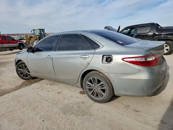 4T1BF1FK2GU525369 2016 TOYOTA CAMRY - Image 2