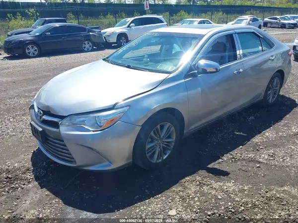 4T1BF1FK2GU526070 2016 TOYOTA CAMRY - Image 2