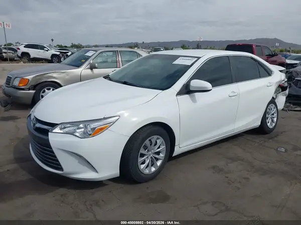 4T1BF1FK2GU526957 2016 TOYOTA CAMRY - Image 2