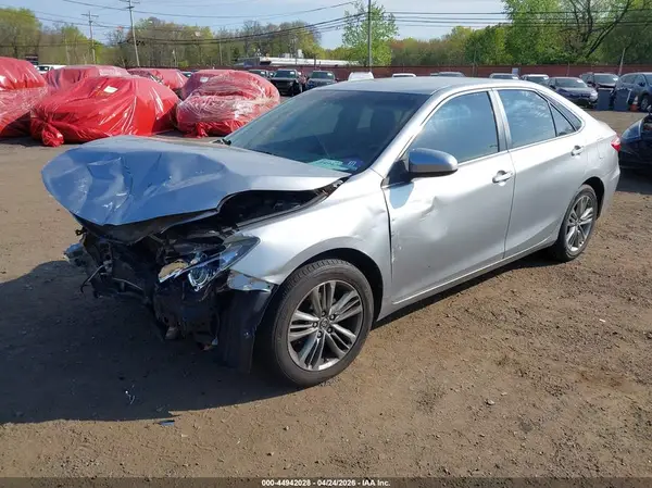 4T1BF1FK2GU527963 2016 TOYOTA CAMRY - Image 2