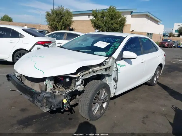 4T1BF1FK2GU528840 2016 TOYOTA CAMRY - Image 2