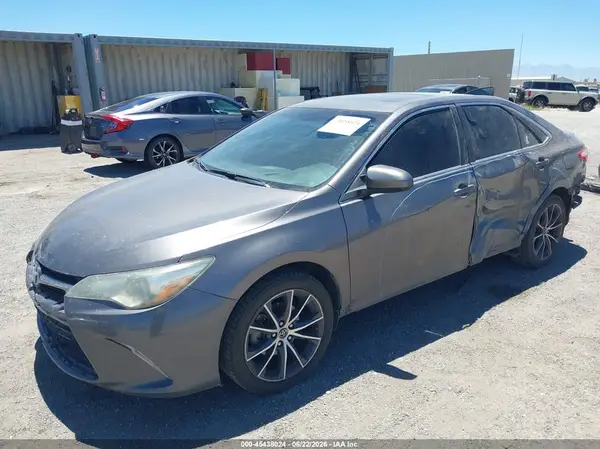 4T1BF1FK2GU528885 2016 TOYOTA CAMRY - Image 2