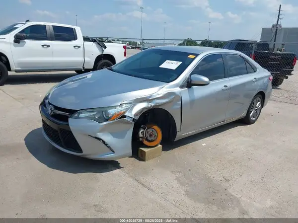 4T1BF1FK2GU529468 2016 TOYOTA CAMRY - Image 2