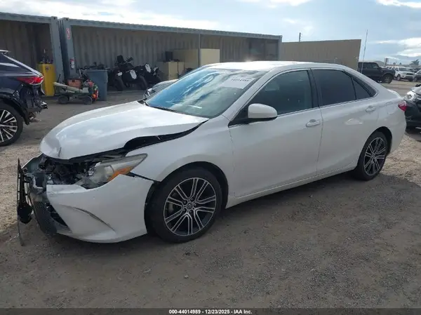 4T1BF1FK2GU531348 2016 TOYOTA CAMRY - Image 2