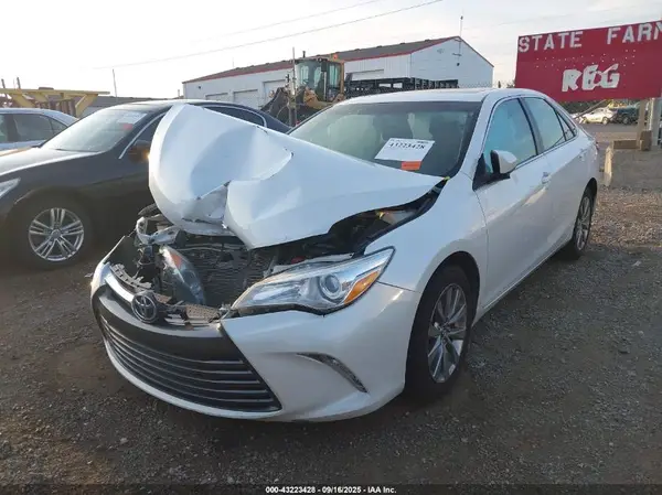 4T1BF1FK2GU532970 2016 TOYOTA CAMRY - Image 2